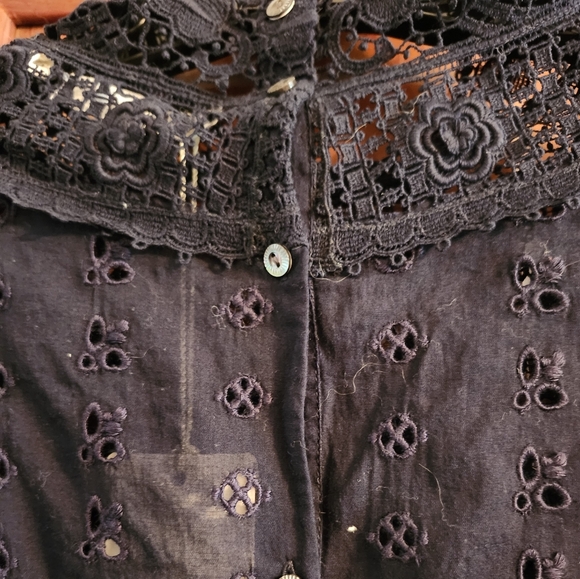 Doen Eyelet Blouse/Top in Navy Blue - Picture 11 of 12